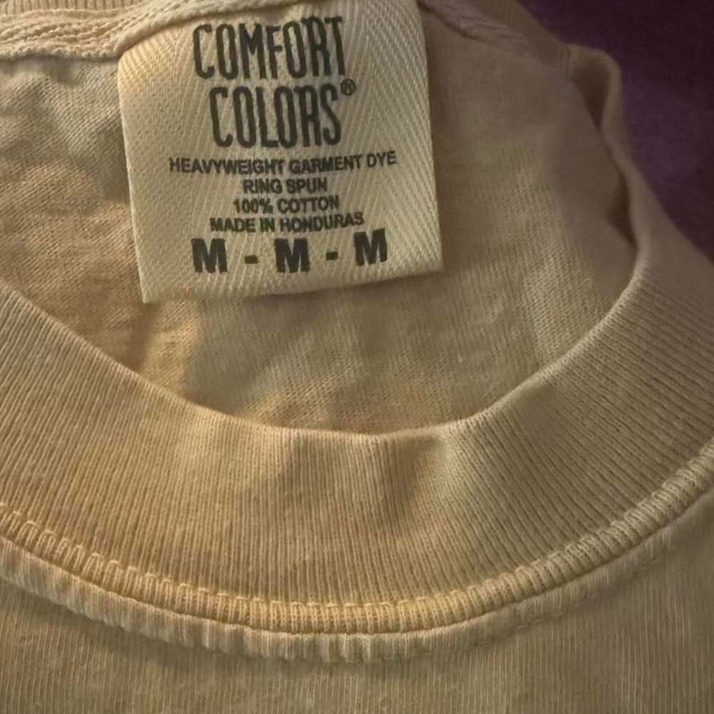 Comfort Colors University of Iowa Hawkeyes T-Shirt Yellow - Picture 3 of 3